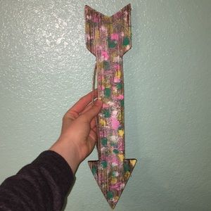 Splatter paint arrow decor